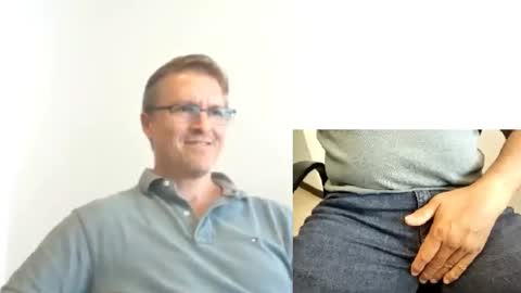 Snapshot of moe_001 chatting on January 2025 07:32:01 PM Moe online show from January 2025 07:32:01 PM