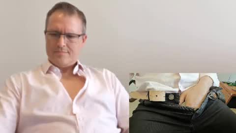 Snapshot of moe_001 chatting on September 2025 05:47:02 PM Moe online show from September 2025 05:47:02 PM