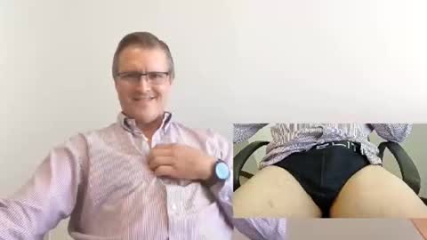 Snapshot of moe_001 chatting on October 2025 07:24:02 PM Moe online show from October 2025 07:24:02 PM