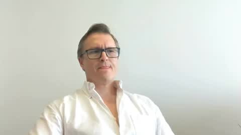 Snapshot of moe_001 chatting on November 2025 08:14:01 PM Moe online show from November 2025 08:14:01 PM