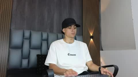 mohamed_malik online show from April 2026 11:59:01 AM