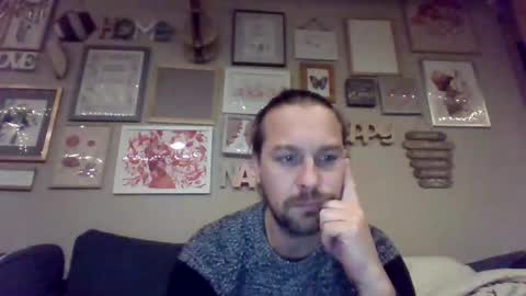 Snapshot of moi9876543210 chatting on January 2025 11:31:01 PM Julien online show from January 2025 11:31:01 PM