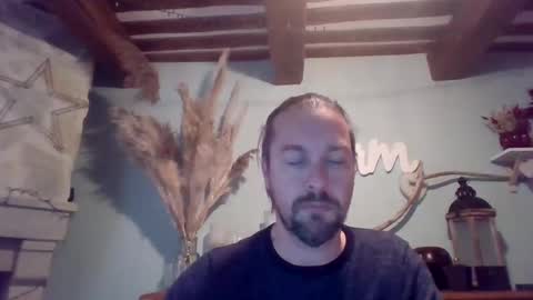 Snapshot of moi9876543210 chatting on January 2025 04:11:02 PM Julien online show from January 2025 04:11:02 PM