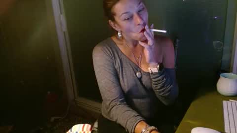 Snapshot of moistknickerchick69 chatting on September 2025 05:44:01 AM MoistKnickers69 online show from September 2025 05:44:01 AM