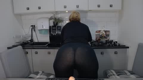 erika online show from September 2025 08:27:01 AM