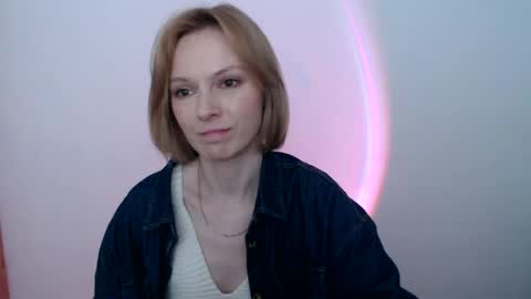 mollilove online show from June 2026 08:15:01 AM