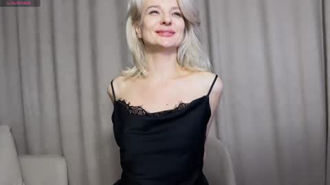 Snapshot of molly_beauti chatting on May 2026 05:07:01 PM Molly online show from May 2026 05:07:01 PM