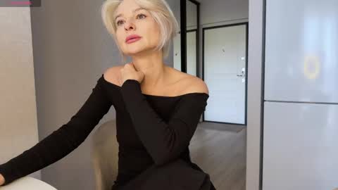 Snapshot of molly_beauti chatting on May 2026 07:37:02 AM Molly online show from May 2026 07:37:02 AM