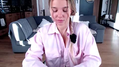 Snapshot of molly_bell chatting on March 2026 01:17:02 PM Molly online show from March 2026 01:17:02 PM