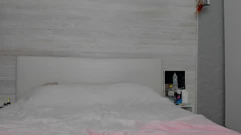 Molly Hunt online show from September 2025 02:59:02 AM