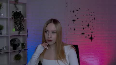 Snapshot of molly_lesser chatting on December 2025 11:28:01 AM molly_lesser online show from December 2025 11:28:01 AM