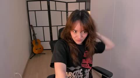 Snapshot of molly_marmalade_ chatting on June 2026 05:33:02 PM MOLLY online show from June 2026 05:33:02 PM