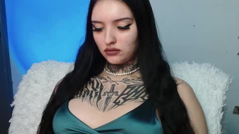 Lina online show from December 2025 08:25:01 PM