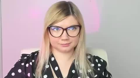 Molly online show from November 2025 02:39:01 PM