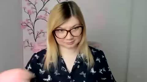 Molly online show from April 2026 11:32:01 AM