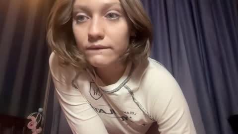 molly_poly online show from December 2025 05:53:01 PM