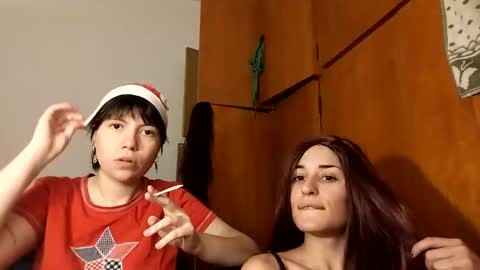 Snapshot of molly_popp chatting on December 2024 02:01:02 AM Molly Pop online show from December 2024 02:01:02 AM