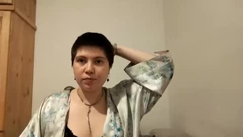 Snapshot of molly_popp chatting on November 2025 10:43:02 PM Molly Pop online show from November 2025 10:43:02 PM