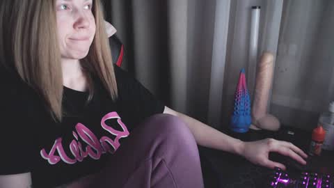 I have new photos come and see with love Molly online show from February 2025 08:25:01 PM