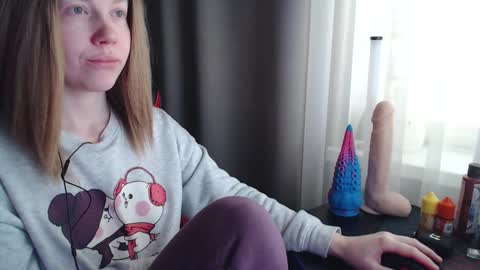 I have new photos come and see with love Molly online show from February 2025 12:43:01 PM