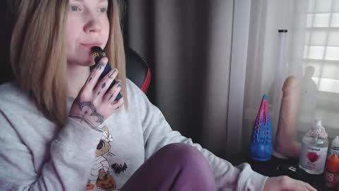 I have new photos come and see with love Molly online show from March 2025 11:03:01 AM