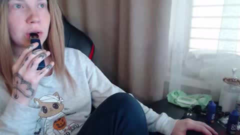 I have new photos come and see with love Molly online show from September 2025 10:29:01 AM