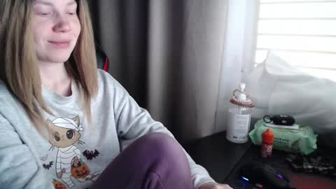 I have new photos come and see with love Molly online show from October 2025 10:47:01 AM