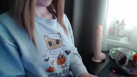 I have new photos come and see with love Molly online show from October 2025 10:49:02 AM