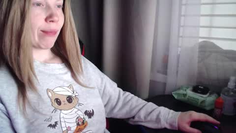 I have new photos come and see with love Molly online show from November 2025 10:48:01 AM