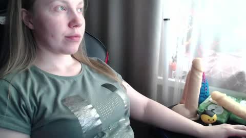 Snapshot of molly_royse chatting on May 2026 09:04:02 AM I have new photos come and see with love Molly online show from May 2026 09:04:02 AM