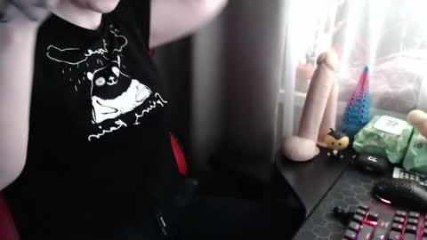 Snapshot of molly_royse chatting on June 2026 02:33:01 PM I have new photos come and see with love Molly online show from June 2026 02:33:01 PM