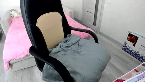 Snapshot of molly_sweetbaby chatting on October 2025 10:57:01 AM Ill tell you when were private online show from October 2025 10:57:01 AM