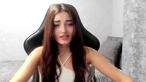 Molly online show from December 2025 07:20:02 PM