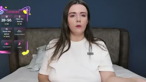 Molly online show from September 2025 06:29:02 PM