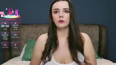 Molly online show from October 2025 01:45:01 PM