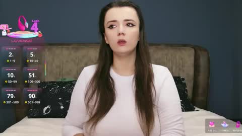 Molly online show from December 2025 07:42:02 PM