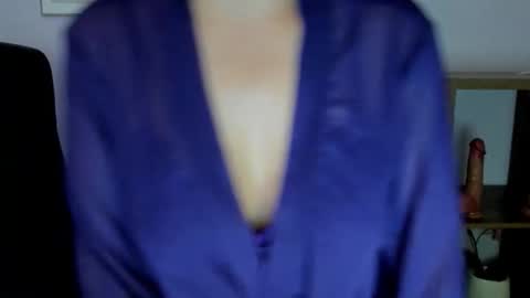 Snapshot of mollymoon40 chatting on November 2025 04:20:01 PM Molly online show from November 2025 04:20:01 PM