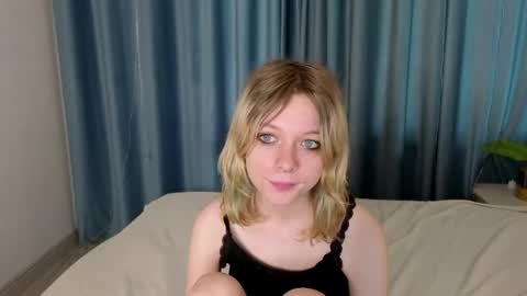 Snapshot of mollysally chatting on April 2026 04:15:02 AM mollysally online show from April 2026 04:15:02 AM