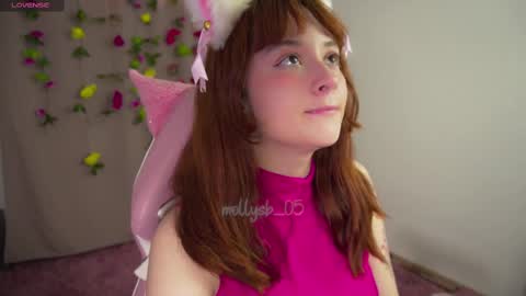 Snapshot of mollysb_05 chatting on October 2025 09:01:01 PM mollysb_05 online show from October 2025 09:01:01 PM