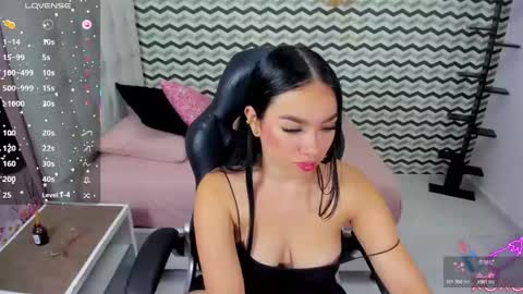 MOLLY online show from October 2025 07:14:02 PM