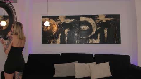 Molly Sunders online show from March 2026 08:52:01 PM