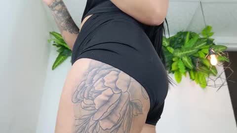 mollysweet11 online show from December 2025 04:57:02 PM