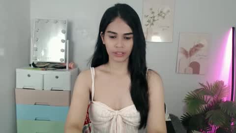 MOMIKHEM online show from May 2026 04:48:02 PM