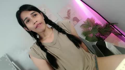 MOMIKHEM online show from May 2026 04:47:02 PM