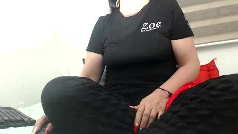 mommy26 online show from December 2025 01:00:01 AM