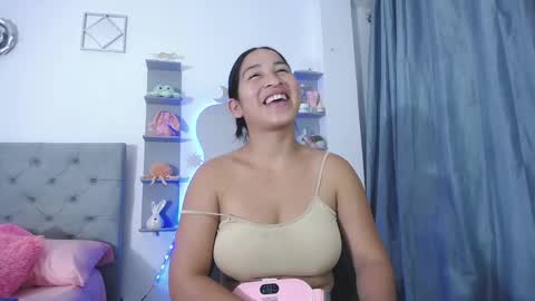 Snapshot of mommy_dulce chatting on April 2026 01:39:01 AM ANDREA online show from April 2026 01:39:01 AM