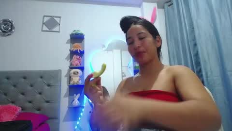 Snapshot of mommy_dulce chatting on May 2026 01:54:01 AM ANDREA online show from May 2026 01:54:01 AM