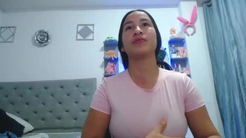 Snapshot of mommy_dulce chatting on May 2026 01:33:01 AM ANDREA online show from May 2026 01:33:01 AM