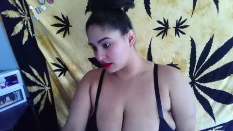 Snapshot of mommybubbles chatting on April 2026 03:03:02 PM Mommy bubbles online show from April 2026 03:03:02 PM