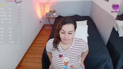 Snapshot of mommyissuess_ chatting on January 2025 07:46:01 PM Daphne  online show from January 2025 07:46:01 PM